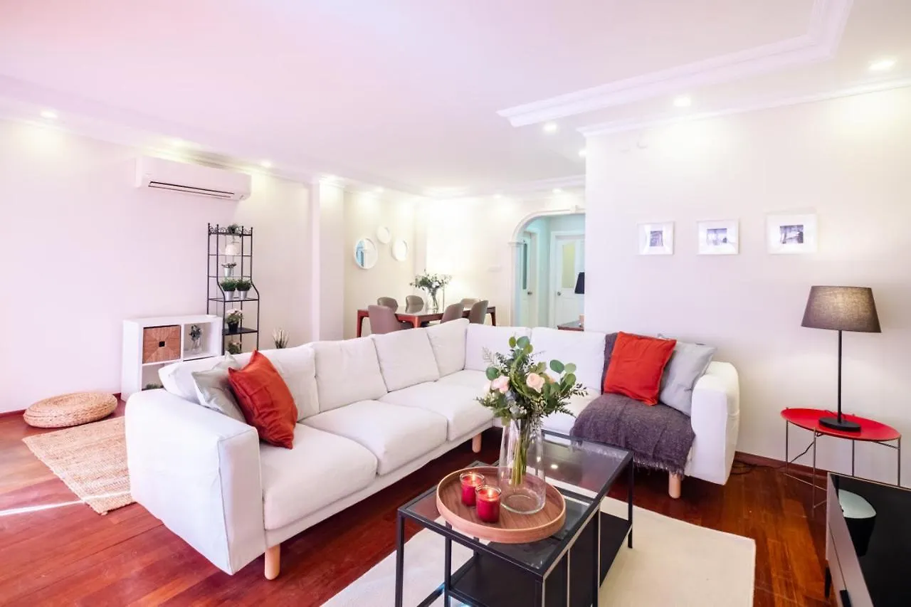 Chic Flat With Balcony Near Moda Shore 伊斯坦布尔 公寓
