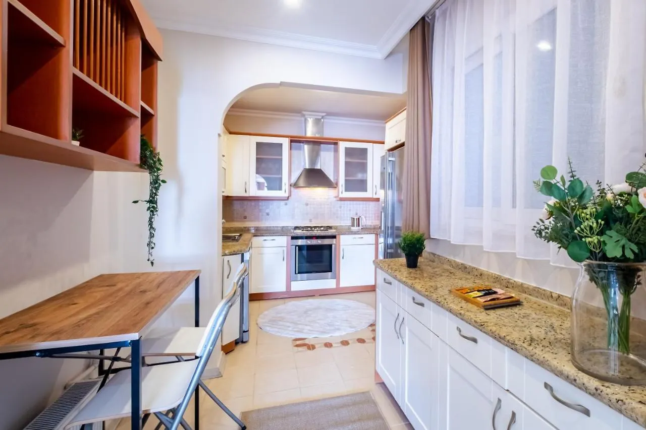 Chic Flat With Balcony Near Moda Shore 伊斯坦布尔