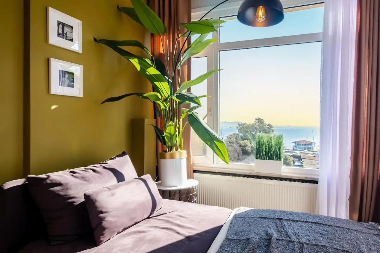 Chic Flat With Balcony Near Moda Shore 伊斯坦布尔 公寓
