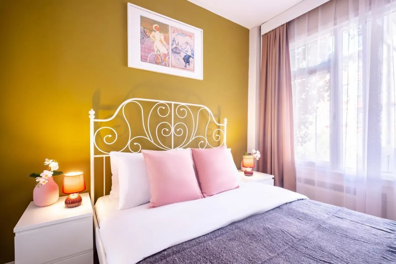 Chic Flat With Balcony Near Moda Shore 伊斯坦布尔 0*,  土耳其